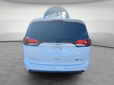 2020 Chrysler Pacifica — detail view