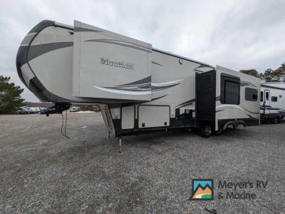 2015 Keystone RV Montana High Country - Photo 5