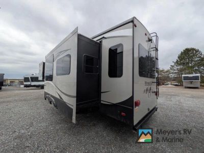 2015 Keystone RV Montana High Country - Photo 4