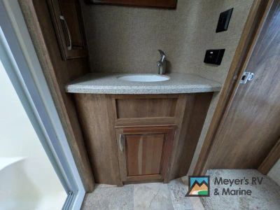 2015 Keystone RV Montana High Country - Photo 26