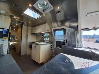 2025 Airstream Flying Cloud - Photo 13
