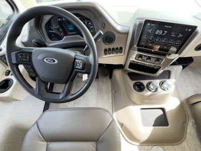 2025 Thor Motor Coach WINDSPORT - Photo 2