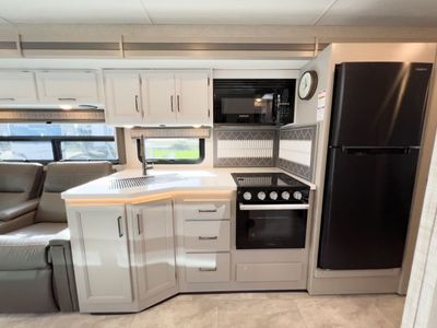 2025 Thor Motor Coach WINDSPORT - Photo 8