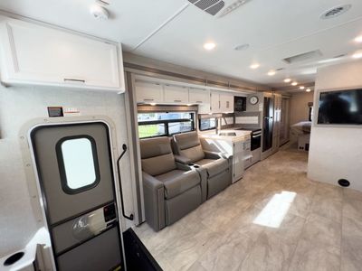 2025 Thor Motor Coach WINDSPORT - Photo 6