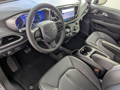 2026 Chrysler Pacifica — photo 12 view