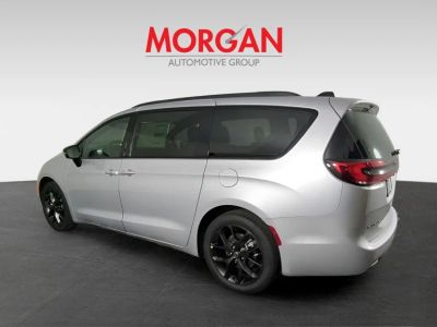 2026 Chrysler Pacifica — photo 7 view