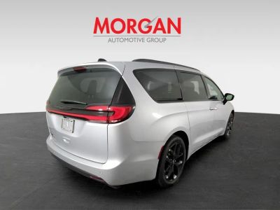 2026 Chrysler Pacifica — detail view