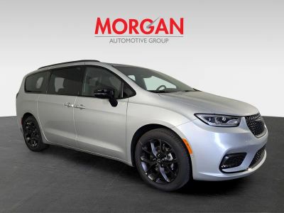 2026 Chrysler Pacifica — side profile view