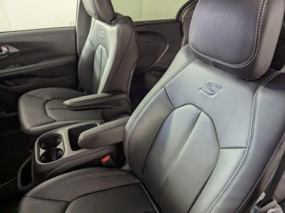2026 Chrysler Pacifica — photo 13 view