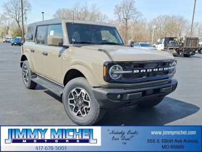 2026 Ford Bronco Outer Banks in Gray — front three-quarter view