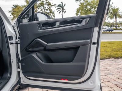 2024 Porsche Cayenne Coupe — photo 32 view