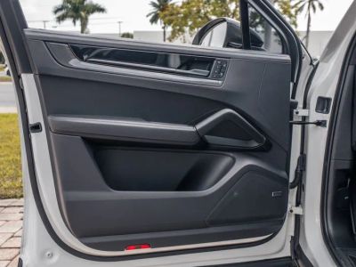 2024 Porsche Cayenne Coupe — photo 17 view