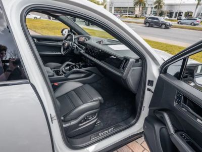 2024 Porsche Cayenne Coupe — photo 36 view