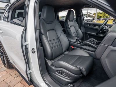 2024 Porsche Cayenne Coupe — photo 34 view