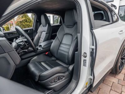 2024 Porsche Cayenne Coupe — photo 20 view