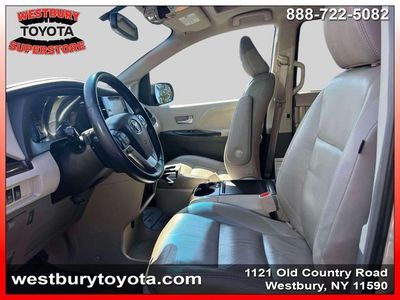 2017 Toyota Sienna - Photo 16