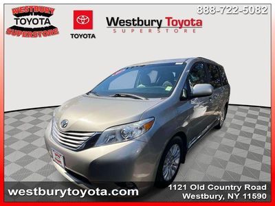 2017 Toyota Sienna - Photo 3