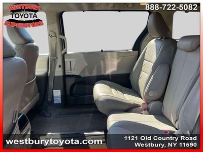 2017 Toyota Sienna - Photo 12