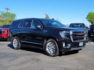 2022 GMC Yukon SLT in Onyx Black — front three-quarter view