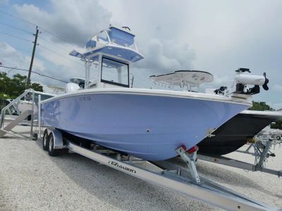 2023 Robalo 266 Cayman SD — front three-quarter view