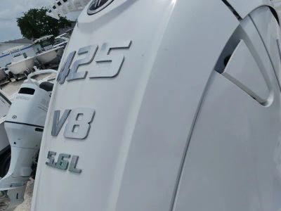 2023 Robalo 266 Cayman SD — detail view