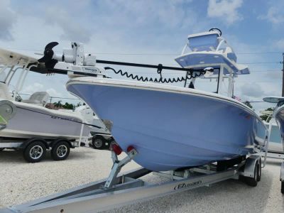 2023 Robalo 266 Cayman SD — rear three-quarter view