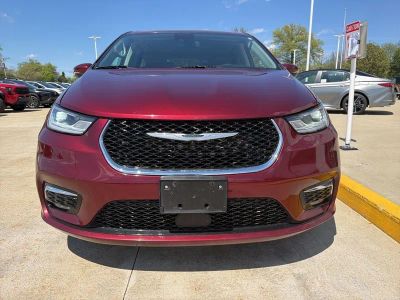 2023 Chrysler Pacifica — side profile view