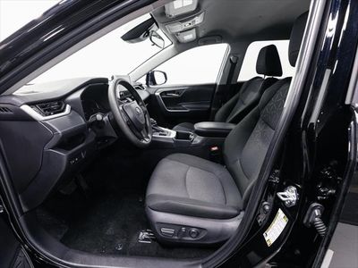 2025 Toyota RAV4 - Photo 4