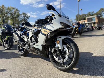 2026 Kawasaki Ninja ZX-6R - Photo 2