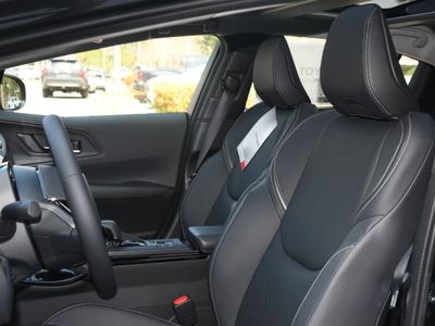 2026 Toyota Prius Plug-in Hybrid - Photo 7