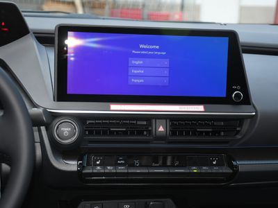 2026 Toyota Prius Plug-in Hybrid - Photo 9