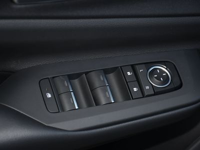2026 Toyota Prius Plug-in Hybrid - Photo 6