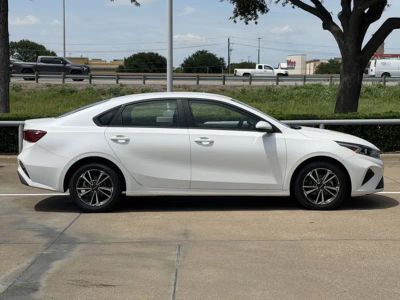 2023 Kia Forte - Photo 3
