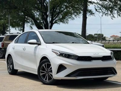 2023 Kia Forte - Photo 2