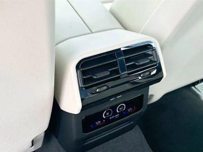 2026 BMW 5 Series — photo 19 view