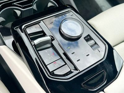 2026 BMW 5 Series — photo 14 view