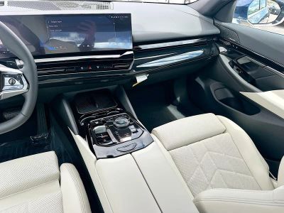 2026 BMW 5 Series — photo 18 view