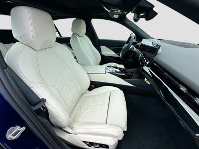 2026 BMW 5 Series — photo 23 view