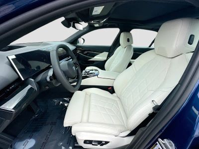 2026 BMW 5 Series — photo 16 view