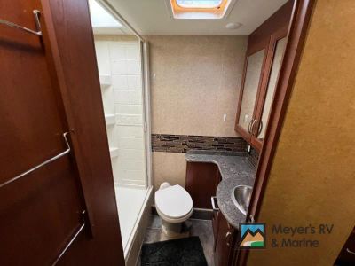 2016 Thor Motor Coach Outlaw Class C - Photo 32