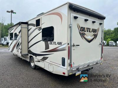 2016 Thor Motor Coach Outlaw Class C - Photo 4