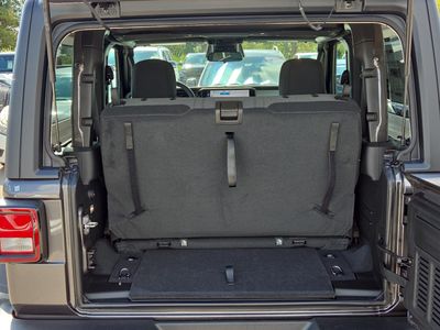 2026 Jeep Wrangler - Photo 13