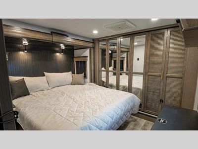 2025 Keystone Montana - Photo 9