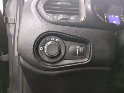 2023 Jeep Renegade - Photo 13