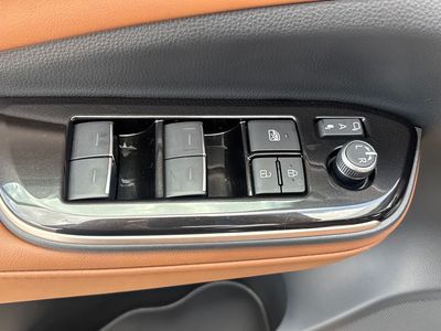 2026 Toyota Crown Signia — photo 8 view