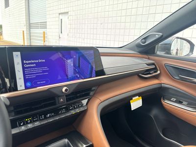 2026 Toyota Crown Signia — photo 16 view