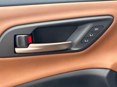 2026 Toyota Crown Signia — photo 9 view