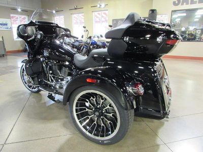 2026 Harley-Davidson FLHLT - Street Glide 3 Limited — engine compartment view