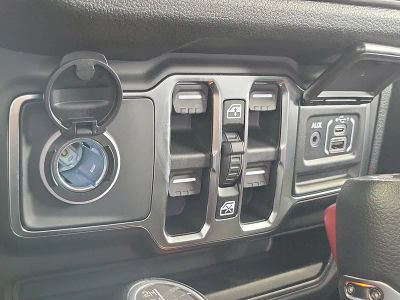 2026 Jeep Wrangler — photo 30 view