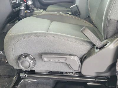 2026 Jeep Wrangler — photo 19 view